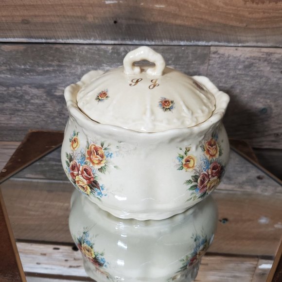 Ratauds, Covered Vegetable Serving Dish - 1960's England - Vanilla White w/ Ros - Picture 3 of 9